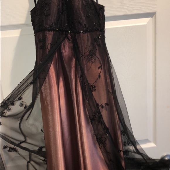 Dress - Picture 3 of 3